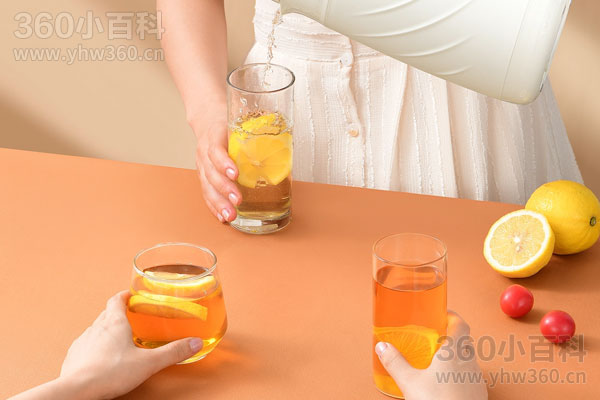 多喝水有助于减肥吗？科学解答喝水与减肥的关系