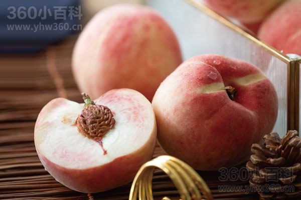 白桃和水蜜桃的区别：外观、口感、成熟时间全方位对比