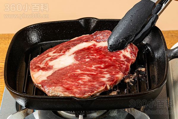 煎牛排用什么油好？5种常用油优缺点及使用技巧