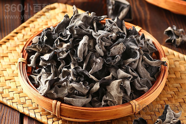 木耳煮多久能熟？不同厚度与做法时间详解