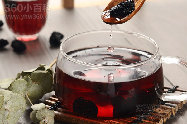 桑葚干泡水一天需几粒？用量、方法与注意事项
