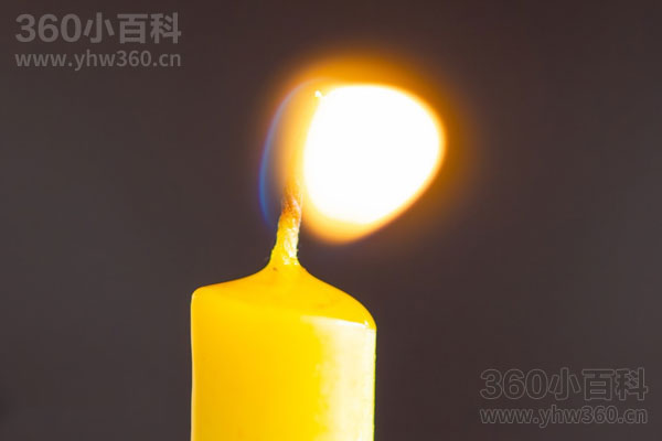 ​蜡烛的熔点：影响因素与常见范围详解